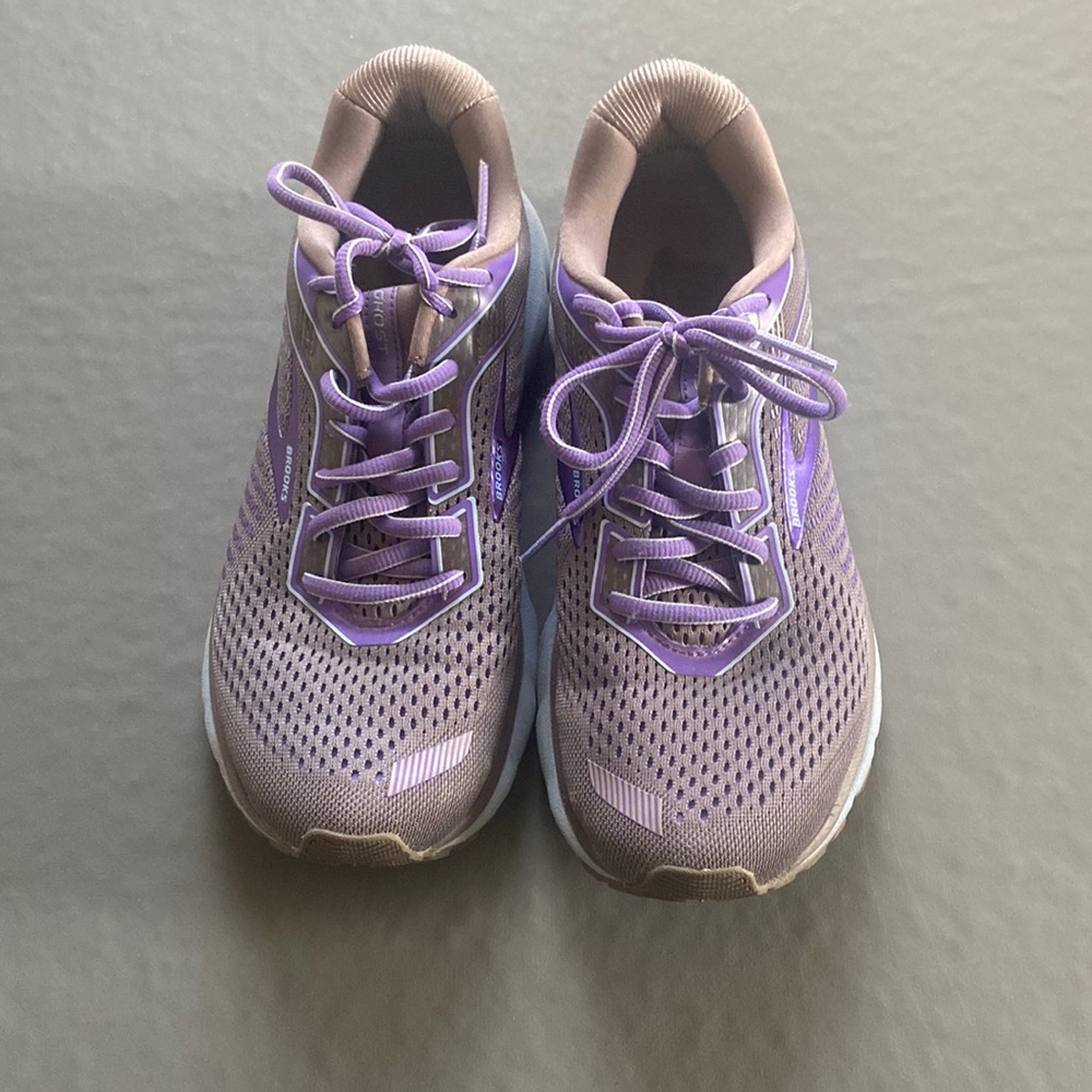 Women’s Brooks running shoes